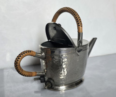 dies ist ein antiker Wasserkocher von Elektra aus dem Anfang des vorigen Jahrhunderts. Heute nur noch ein Deko- Schmuckstück