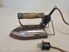 Elektrisches Bügeleisen vermutlich 1920er/40er Jahre 220Volt 450Watt 3Kg schwer 