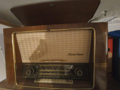 Radio mit Plattenspieler 1955