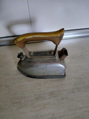 Elektrobügeleisen aus dem Jahr ca.1905