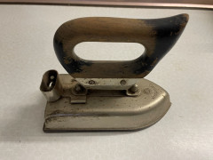 Graetzor Elektrobügeleisen aus dem Jahr 1912, vollfunktionstüchtig und sehr gut erhalten