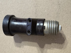 Glühbirneneinsatz mit Abzweig für zwei Stecker und Glühbirne ca. 1950