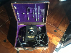 Dieses ist ein Gerät für die Hochfrequenz Bestrahlung. Es wurde von 1925 bis 1930 von den Helios Werk Heinrich Will in Jena  produziert.