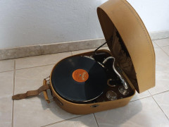 Koffergrammophon, Baujahr vor 1930