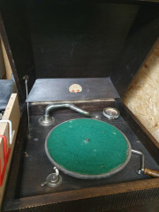 Schrank-Grammophon, Baujahr vor 1930