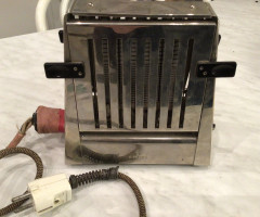 Klapptoaster von Siemens um 1950, sogar im Deutschen Historischen Museum in Berlin ausgestellt - ist ein Erbstück von meiner Oma