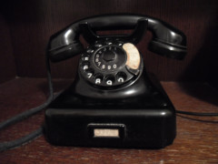 Telefon W80/0  Zweites deutsches Nachkriegstelefon ab 1948 für die Deutsche Post im Westen. Ist funktionsfähig