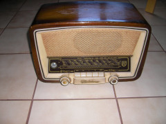 Nordmende Elektra Röhrenradio aus den 1950er Jahren. Ein satter, warmer Sound, wie nur Röhren diesen erzeugen können.