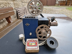 EKA Projektor für Filme, Baujahr ca. 1955, total urig :-)